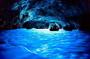 229234_350NAP_Grotta Azzurra in Capri Island_shutterstock_1690375045.jpg